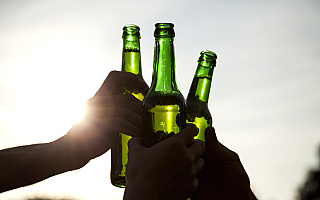 Spór radnych PiS i PO o zakaz nocnej sprzedaży alkoholu w Olsztynie. Czy uchwała zostanie zniesiona?